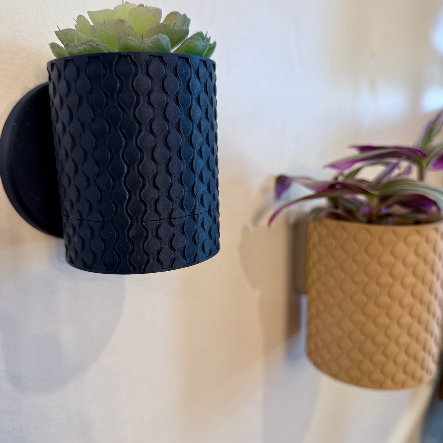 Crafted from durable materials, this contemporary raindrop planter adds a stylish and functional touch to kitchens, living rooms, and hallways.
