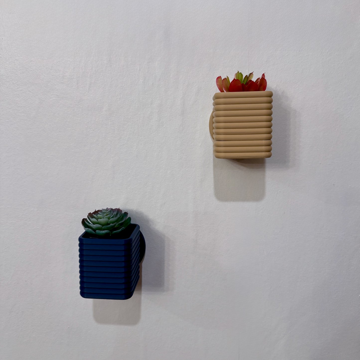 Wall-Mounted Square Planter in Warm Earth Tones – A geometric planter featuring a textured, linear pattern, bringing a refined and artistic touch to your decor.