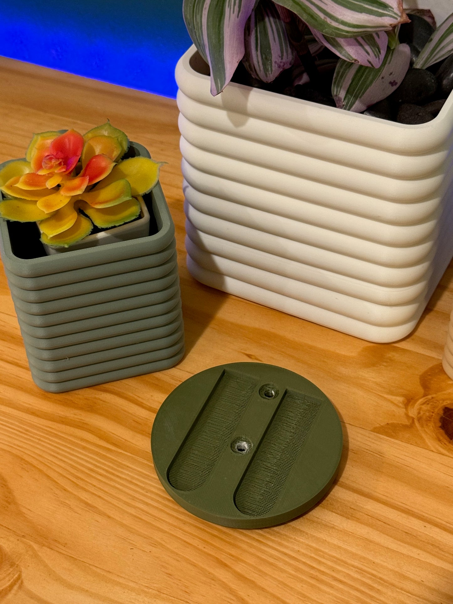 Modern Square Wall Planter for Indoor Plants – A sophisticated, stack-textured planter that seamlessly blends function and style, creating a unique floating plant display.
