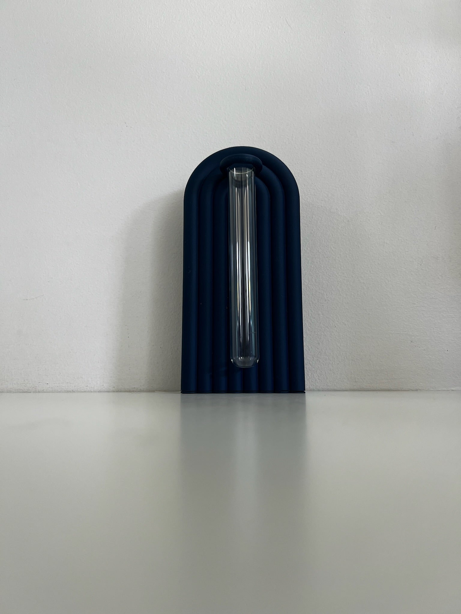 Vibrant color options for propagation bookends with built-in glass tubes, ideal for plant lovers and home decor.