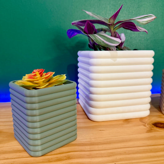 Compact & Stylish Wall Planter – A square-shaped planter with a contemporary layered design, ideal for displaying succulents or small plants.